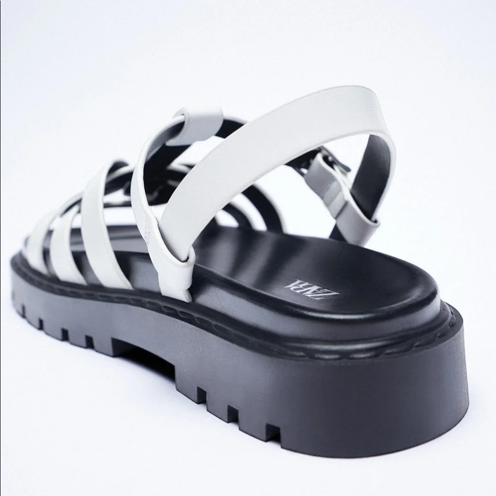 NWT. Zara White/Black Leather Treaded Sole Low Heel Fisherman Sandals. Size 9. - Picture 5 of 6